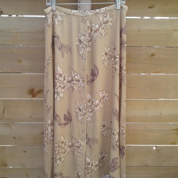 Maxi floral button down 100% silk skirt - Picture 3 of 11